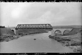 Puente metálico del Ucero sobre el río Duero en el km 108,369 de la línea de Valladolid a Ariza, ...
