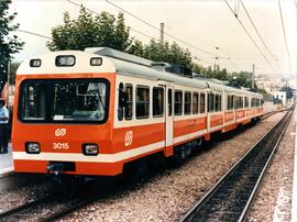 TÍTULO DEL ÁLBUM : [Fotografías en papel y fichas técnicas de unidades de tren diésel y eléctrica...