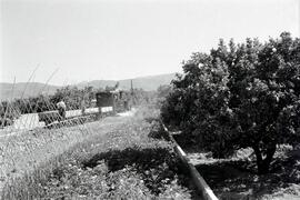 Composición de mercancías de la línea de vía estrecha de Alcoy a Gandía (AG), remolcada por locom...