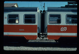 Unión de dos coches de un automotor eléctrico de la serie 5000 de los Ferrocarrils de la Generali...
