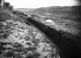 Tren de mineral del Ferrocarril Minero de Sierra Menera o Ferrocaril de Ojos Negros a Sagunto de ...