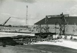 Construcción del nuevo depósito de automotores de la estación de Madrid - Cerro Negro de la línea...