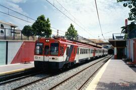 Unidades eléctricas serie 440 construidas por Construcciones y Auxiliar de Ferrocarriles (CAF), W...