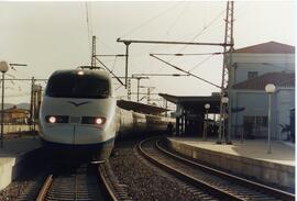 AVE serie 100 de la línea de Madrid - Sevilla detenido en la antigua estación de Córdoba