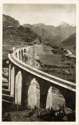 Puente de Fossa en Caralps del Ferrocarril de montaña o cremallera de la línea de Ribas a Nuria