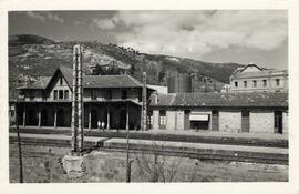 Vista de la estación de Cercedilla y vista de La Peñota al fondo