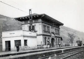 Estación de Campomanes (Lena, Asturias) de la línea de León a Gijón