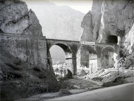 Viaducto de las Termópilas o de Pancorbo, en el km 441,250 de la línea Madrid a Irún