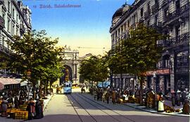 Vista de la calle comercial Bahnhof Strasse del centro de Zúrich.