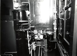 Puesto de conducción de una locomotora eléctrica