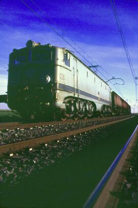 Locomotora eléctrica de la serie 276 - 001 a 099 de RENFE, ex serie 7600, concretamente la nº 763...