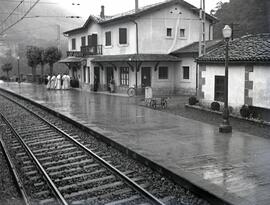 Estación de Las Caldas de Besaya de la línea de Venta de Baños a Santander, situada dentro del té...