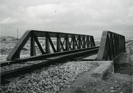 Puente metálico de 23 m de luz sobre el río Vinalopó, situado en el km 400,237 de la línea de Mad...