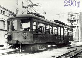 Automotor nº 402 de 2ª clase de los Ferrocarriles de Cataluña, con bogies tipo Brill, construido ...