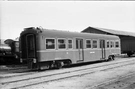 Coche de viajeros tipo C de RENFE en, posiblemente, la estación de Linares - Zarzuela