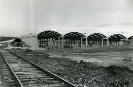 Construcción del nuevo depósito de automotores de la estación de Madrid - Cerro Negro de la línea...