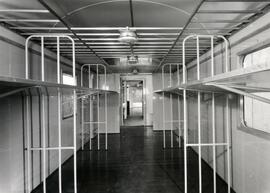 Interior del vagón de correos del Deutsche Bundespot = Correos Federales Alemanes