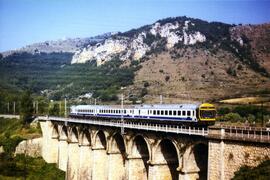 Electrotrenes serie 448, reformados por Construcciones y Auxiliar de Ferrocarriles (CAF) y Materi...