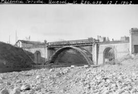 Puente Queral, situado en el km 250,439 de la línea de Palencia a La Coruña