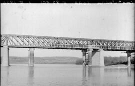 Puente sobre el río Guadalquivir a su paso por Lora del Río, en el km 82,561 de la línea Córdoba-...