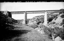 Puente o viaducto de Vadollano, de tres tramos, en el km 304,508 de la línea de Manzanares a Córd...