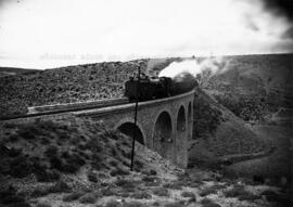 Composición con doble tracción, formada por locomotoras de vapor Garratt de rodaje 131 + 131 T y ...