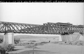 Puente sobre el río Guadalquivir a su paso por Lora del Río, en el km 82,561 de la línea Córdoba-...