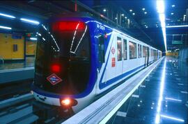 Composición de Metro de Madrid en la línea del aeropuerto de Barajas