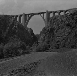 Viaducto sobre el río Ulla en el km 352,360 de la línea de Zamora a La Coruña, situado entre los ...