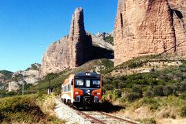 Automotores diésel de la serie 592, 593 y 596 de RENFE, conocidos como "Camellos"