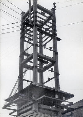 Torre de distribución eléctrica en la estación de Valencia - Norte