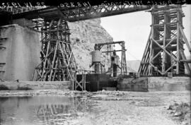 Puente de Matarraña IV, situado en el km 148,850 de la línea de Zaragoza a Barcelona, entre los m...