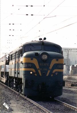 Locomotora de línea serie 318 - 010 - 6 (ex 1810)