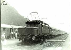 Locomotora eléctrica E 94.183 de la Deutsche Bundesbahn, la compañía nacional de ferrocarriles de...