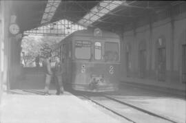 Automotor diésel "Ferrostaal" en la estación de Madrid-Goya de la línea Madrid a Almoro...