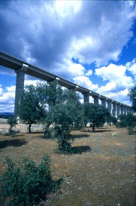 Viaducto en la línea del AVE Madrid-Sevilla