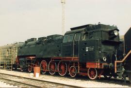 Locomotora Escatrón. Antes de su restauración de carrocería en Zaragoza en el año 1990