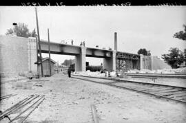 Obras en paso superior en Aranjuez en la línea Madrid-Alicante.