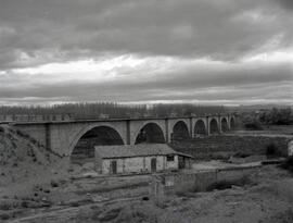 Puente de Marcilla sobre el río Aragón, en el km 111,242 de la línea de Zaragoza a Alsasua