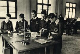 Sección trazados de la escuela de aprendices de la fábrica metalúrgica de Sagunto