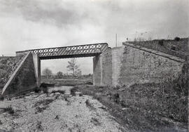 Puente metálico en el p.k. 147,611 de la línea de Barcelona a Cerbère, también denominada de Barc...