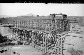 Puente de Guarrizas II, de dos tramos, en el km 284,639 de la línea de Manzanares a Córdoba, dent...