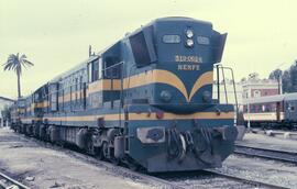 Locomotoras diésel - eléctricas de la serie 319 - 001 a 060 y 071 a 103 de RENFE, ex. 1901 a 1960...