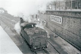 Locomotora de vapor circulando en la estación de Zaragoza - Campo del Sepulcro