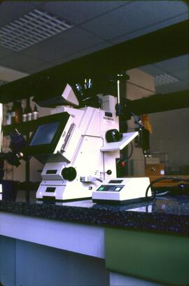 Microscopio en el taller de material fijo de Valladolid - Campo Grande