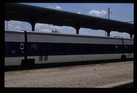 Composición de Talgo Pendular 200 o Talgo 6 en Madrid - Chamartín, con logotipo de Largo Recorrid...