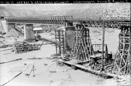 Puente de Matarraña IV, situado en el km 148,850 de la línea de Zaragoza a Barcelona, entre los m...