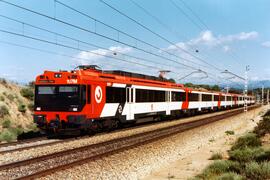 Unidades eléctricas serie 440 construidas por Construcciones y Auxiliar de Ferrocarriles (CAF), W...