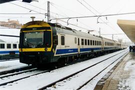 Electrotrenes serie 448, reformados por Construcciones y Auxiliar de Ferrocarriles (CAF) y Materi...