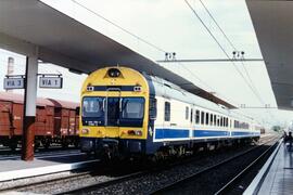 Electrotrenes serie 444, construidos por Construcciones y Auxiliar de Ferrocarriles (CAF) y Mater...